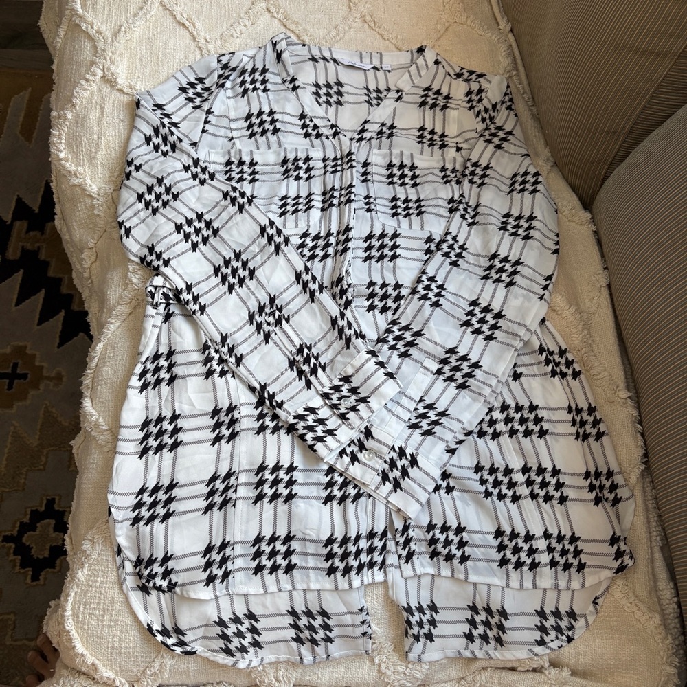 Reitmans Black & White Grid Houndstooth Button-Up Blouse - Picture 2 of 10